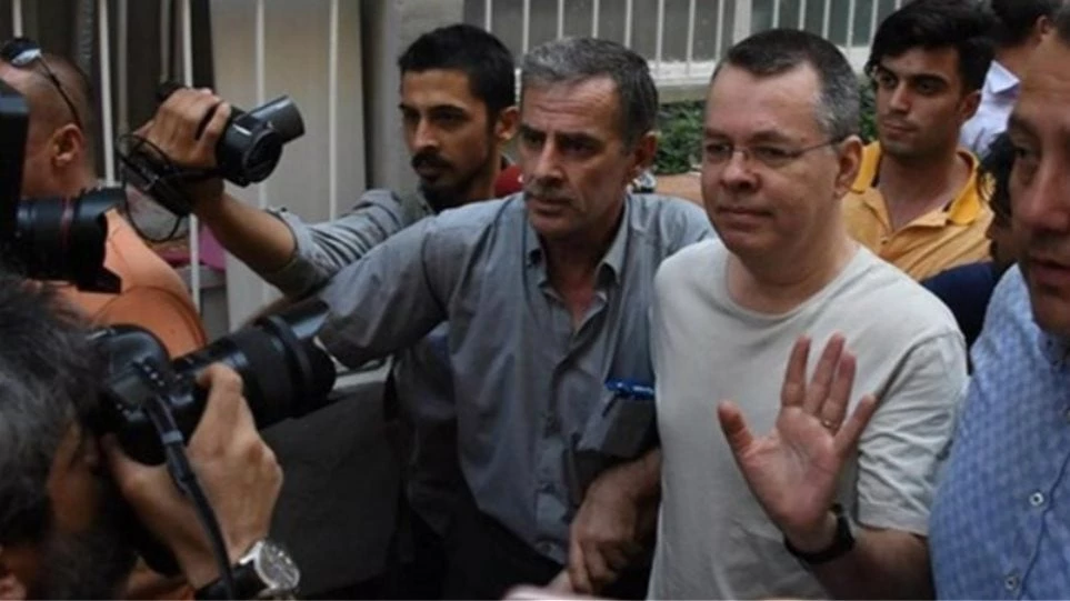 Γιατί το αφήγημα για τον πάστορα Μπράνσον είναι ψέματα – Πώς Ερντογάν και Κατάρ μπορεί να επωφεληθούν